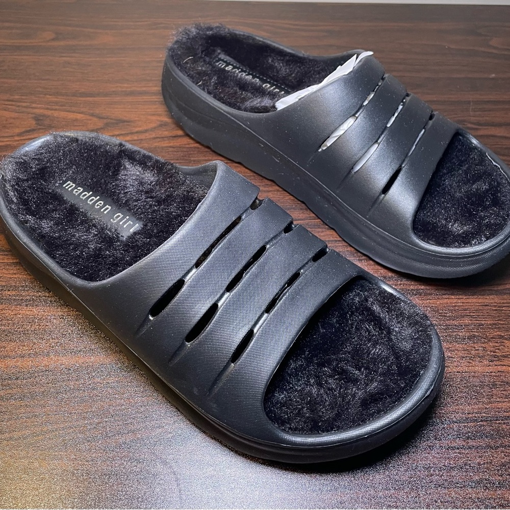 Madden Girl Hawaii Slip On /Flat Slide Sandals, Black Size 9